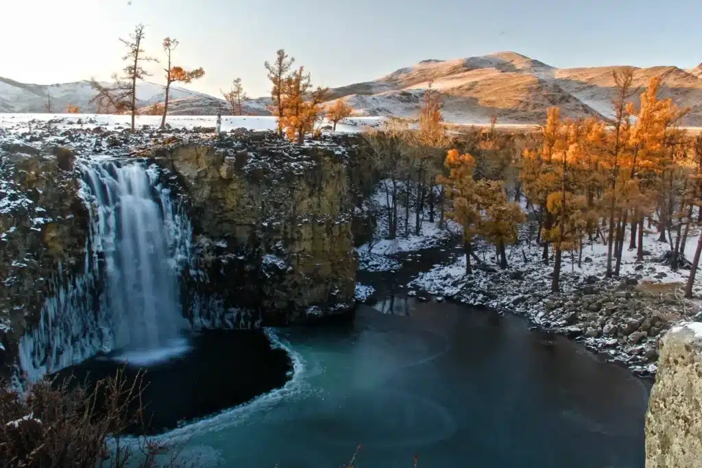 Amazing Discovery How Do Waterfalls Not Run Out of Water? 8 Waterfalls Freeze in Winter